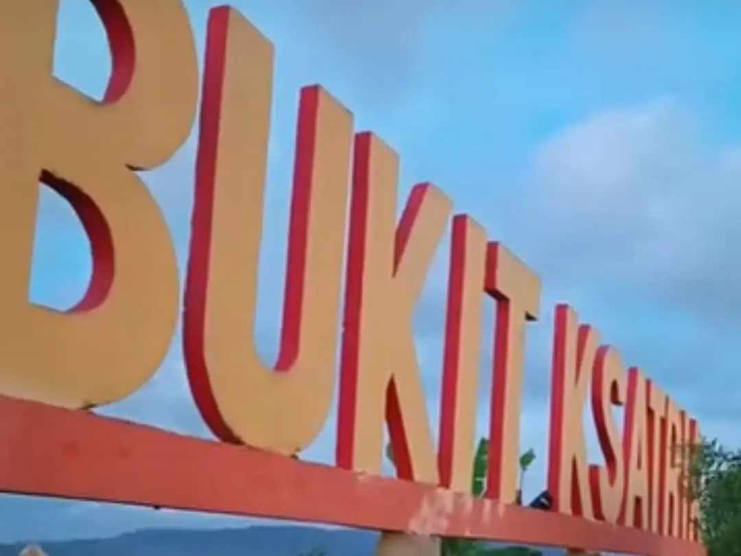 Bukit Ksatria: Puncak Senja di Tengah Sawah Cilacap